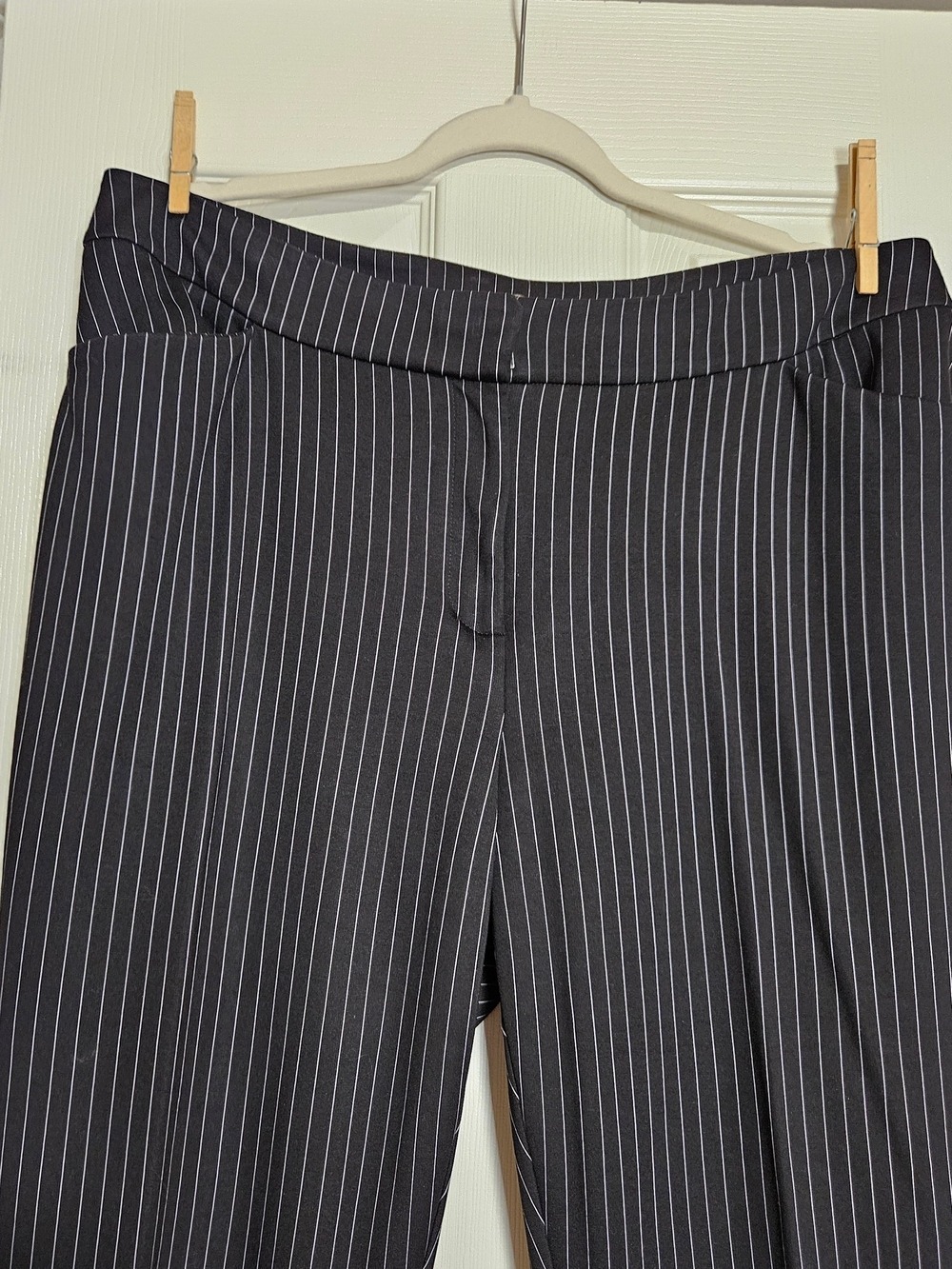 Chico's Black Pinstripe Dress Pants Size 2.5 (14/16) - Picture 3 of 7